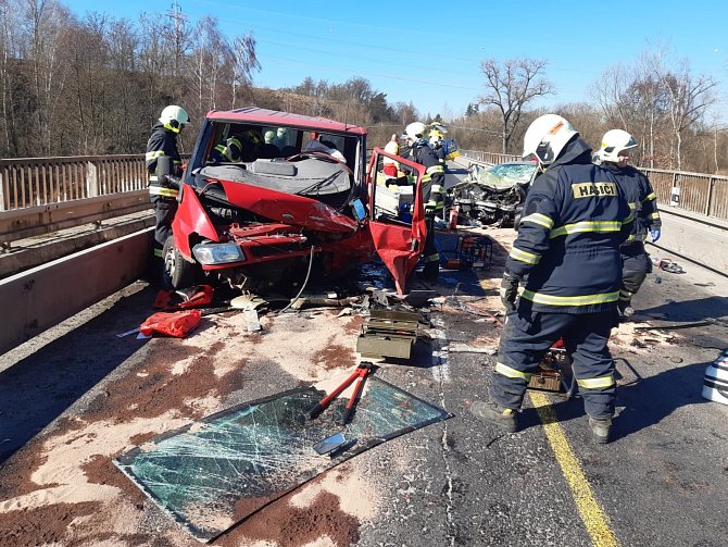 Dopravní nehoda u Mnichova Hradiště 12. března 2022.