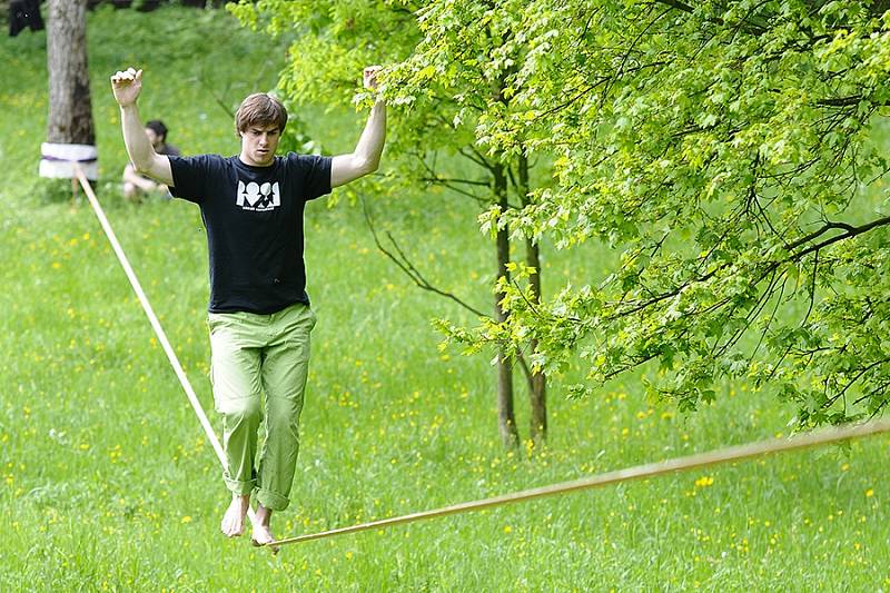 Slackline fest 2013 proběhl v areálu sobotecké Horolezecké stěny