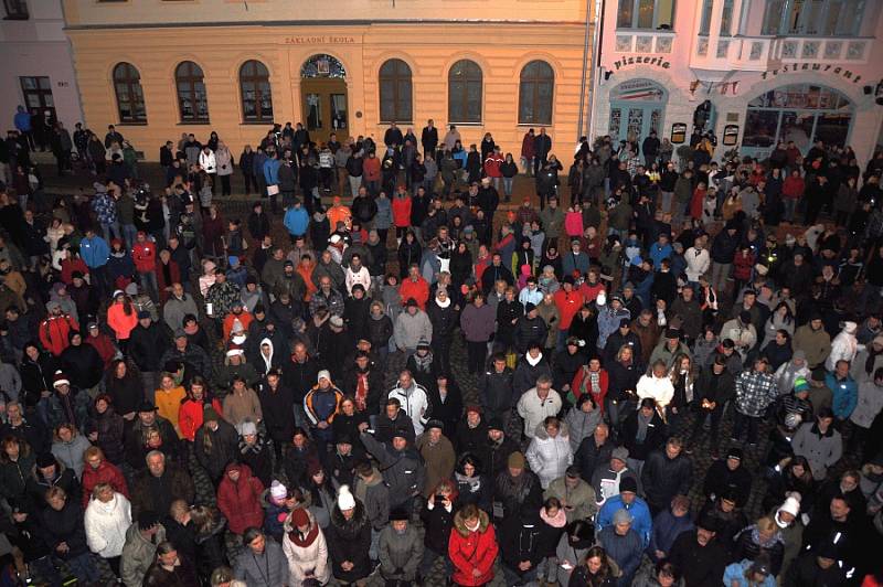 Štědrovečerní zpívání na Masarykově náměstí v Mnichově Hradišti.