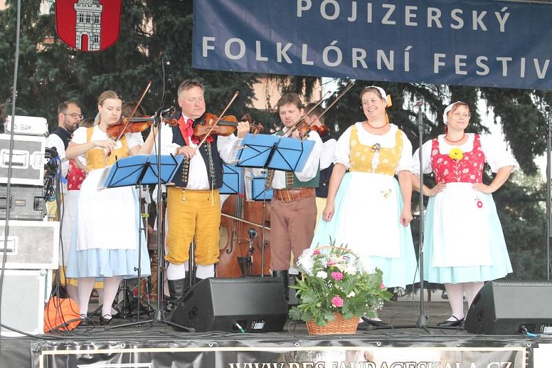 Pojizerský folklorní festival v Bakově nad Jizerou přilákal několik stovek návštěníků
