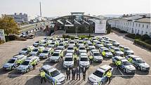 Hned o čtyřicet nových aut více má od úterý ve svém vozovém parku policie. Nové Škody Superb Combi budou sloužit především na dálnicích.