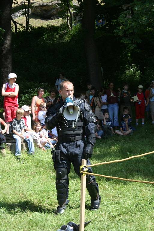 V lesoparku Štěpánka zasahovala vězeňská služba i s vycvičeným policejním psem