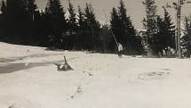 Takto si užívali zábavu na sněhu naši čtenáři. (Zima 1988, Slovensko, Nízké Tatry, lokalita Chopok)