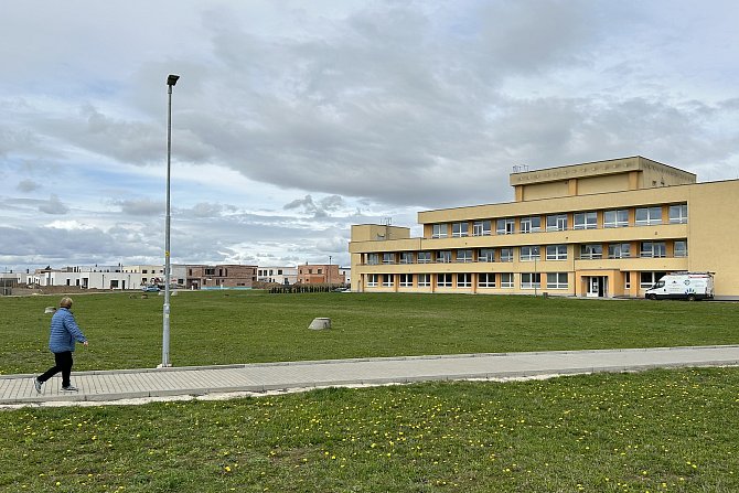 Pozemky za Poliklinikou Vltavínská v Třebíči, kde by mělo vzniknout nové zdravotnické zařízení.