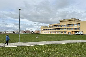 Pozemky za Poliklinikou Vltavínská v Třebíči, kde by mělo vzniknout nové zdravotnické zařízení.