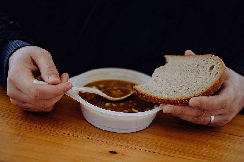 Košt pálenek a zabijačkové hody v Dukovanech. Foto: Zámek Dukovany