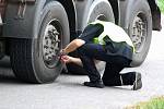 Na výpadovce z dálnice nedaleko Náramče kontroloval kamiony zvláštní policejní tým Kamion.