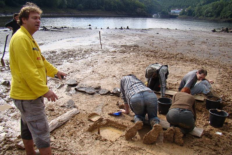 Necelé tři dny trval loňský výzkum archeologů na dně Mohelenské přehrady.