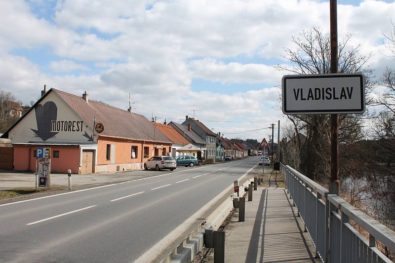 Vladislaví denně projede osm tisíc aut.