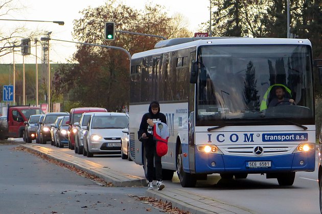 Na Třebíčsku budou i dalších deset let jezdit autobusy Trado-Bus