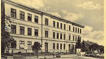 Škola v Okříškách.