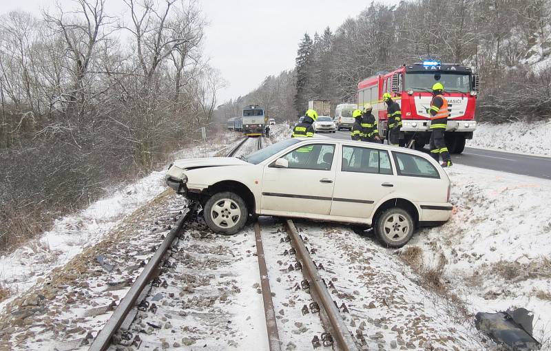 K dopravní nehodě u Vladislavi došlo ve čtvrtek ráno.