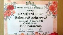Ke svým stým narozeninám dostala pamětní list od svých rodných Moravských Budějovic.