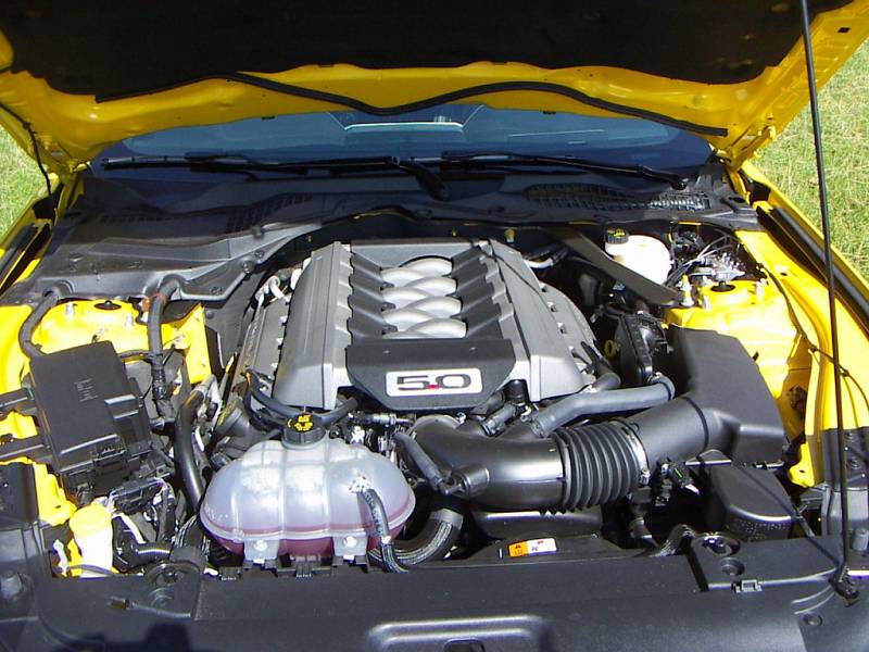 Žlutý Ford Mustang 5.0 GT 2015 bývá k vidění v Třebíči.