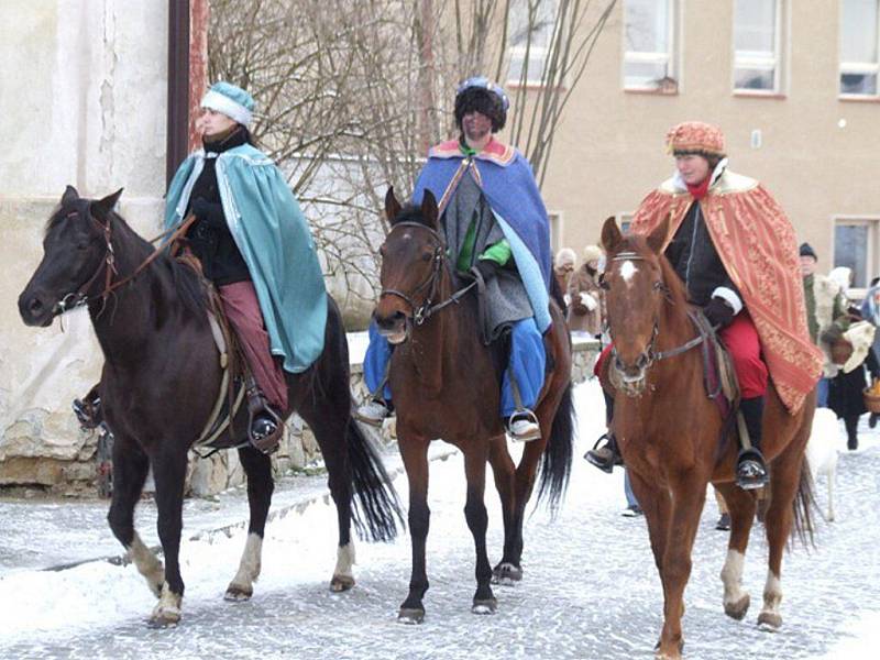 Tradiční průvod Tři králů v Náměšti nad Oslavou na Třebíčsku.