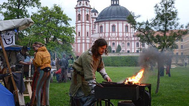 O víkendu pořádalo občanské sdružení Bratrstvo Keltů svůj Beltine na zámku v Jaroměřicích nad Rokytnou. Přijelo dvanáct stovek lidí, v zámecké zahradě vyrostlo stanové městečko.