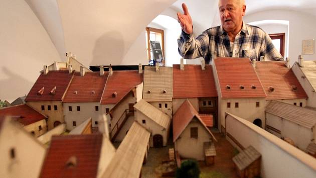 Stanislav Vrška ukazuje vznikající model centra města. Zahrnovat bude také Jejkov a Stařečku.