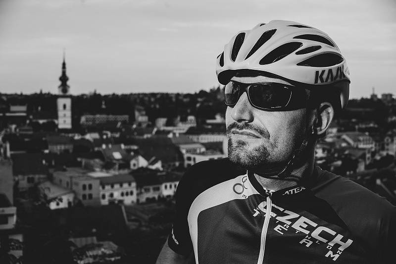 Nevidomý sportovec Ondřej Zmeškal z Třebíčska plánuje pokořit slavnou Tour de France na dvojkole.
