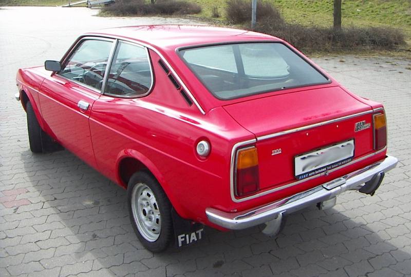 Dnes červený Fiat 128 Sport Coupe.