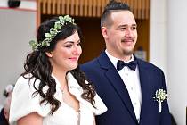 Lucie Wasserbauerová a Matěj Přemyl vsadili na šťastné dvojky, vzali se 22. 2. 2022.
