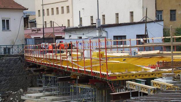 Do otevření nové lávky přes řeku Jihlavu za hlavní poštou v Třebíči zbývá už jen pár dní. 