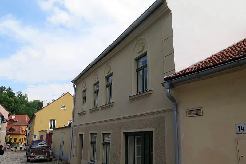Dům stojí na Blahoslavově ulici v Třebíči.