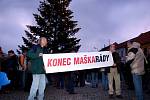 Demonstrace před třebíčskou radnici v prosinci 2007.