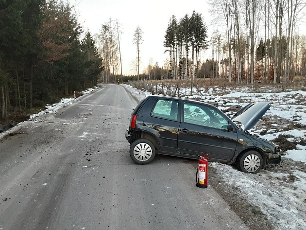 Auto skončilo po nehodě u Šebkovic v příkopu. Řidička se zranila