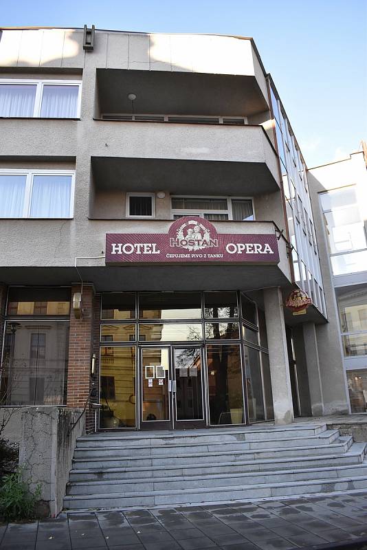 Hotel Opera v Jaroměřicích nad Rokytnou je od října zavřený. Majitelé chtějí objekt prodat.