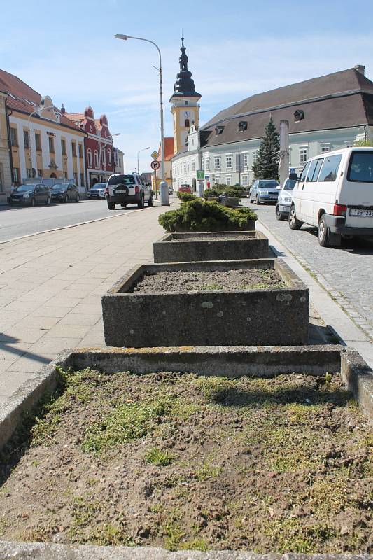 Centrum Budějovic změní tvář. Betonové květináče a rezavé sloupy zmizí