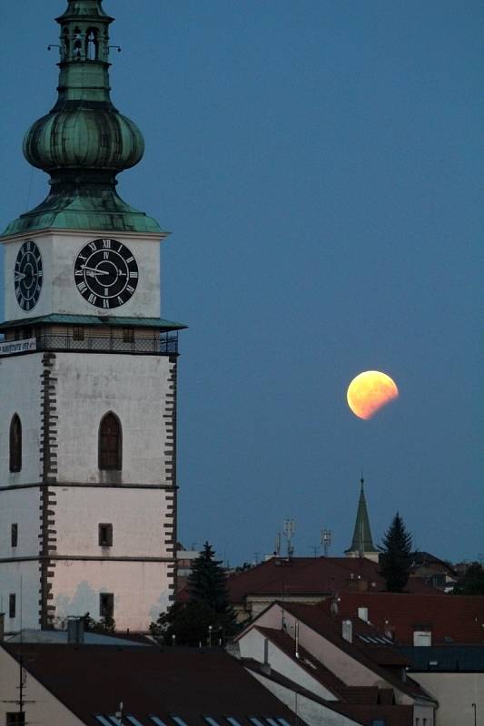 Zatmění měsíce v Třebíči.