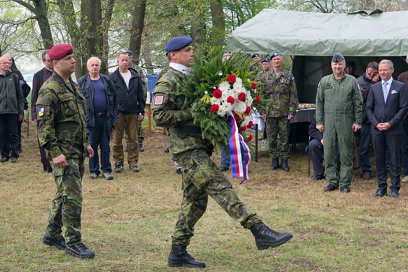 Vzpomínkové setkání tradičně organizuje 22. základna vrtulníkového letectva v Náměšti nad Oslavou.