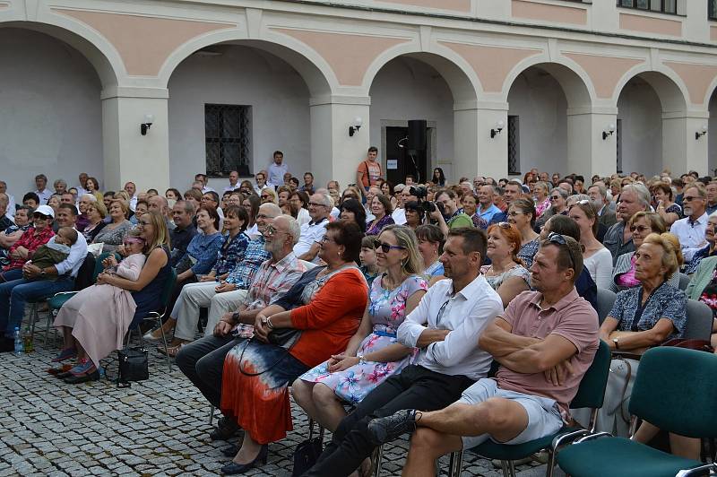 Na nádvoří Horácké galerie v Novém Městě na Moravě se uskutečnil koncert Hradišťanu