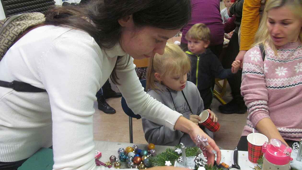 Koledy a cukroví prodchly Výčapy jako o Vánocích