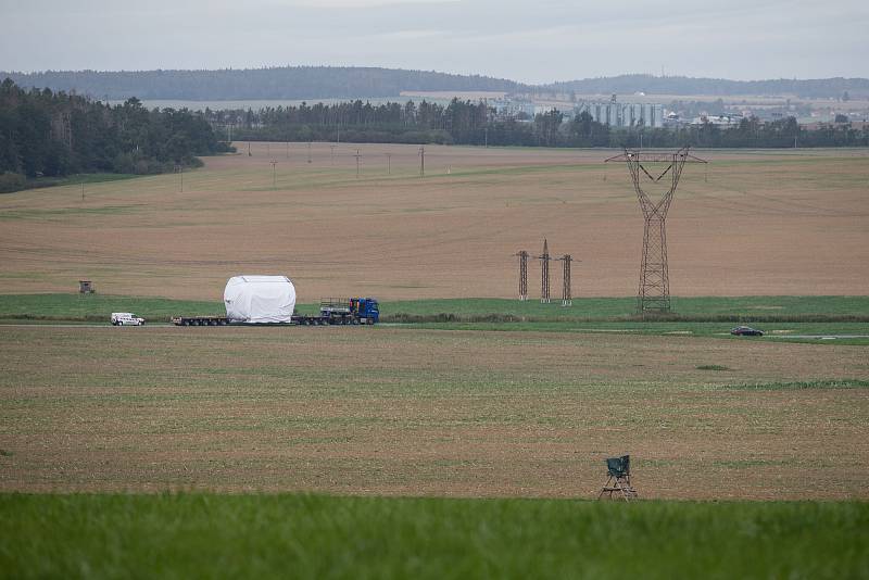 Transport prvních dvou velkých nádrží z Kramolína u Dukovan.