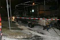 Přímo za jízdy začal hořet nákladní vůz jedoucí v noci z úterý na středu v Nádražní ulici v Náměšti nad Oslavou.