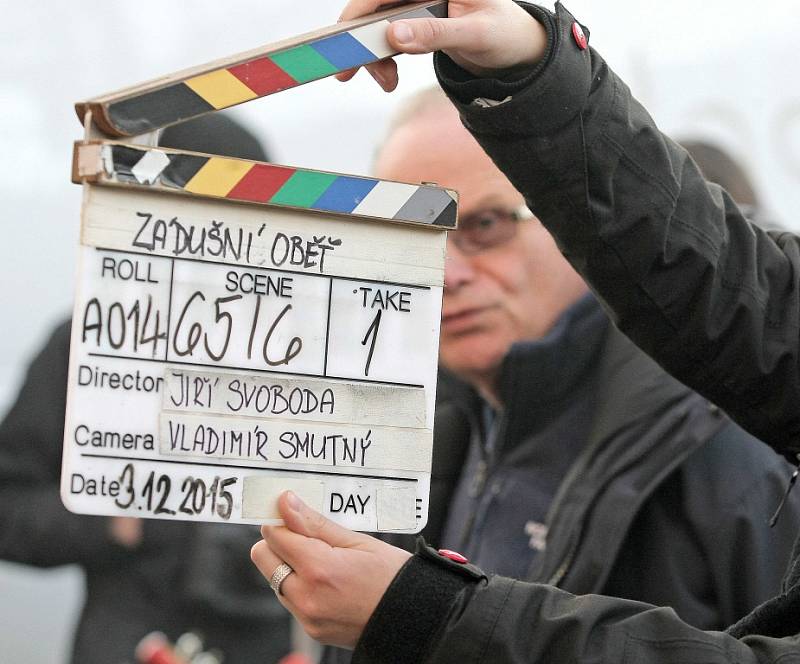 Filmaři natáčí v třebíčské ždovské čtvrti film Zádušní oběť s Milanem Kňažkem v hlavní roli.