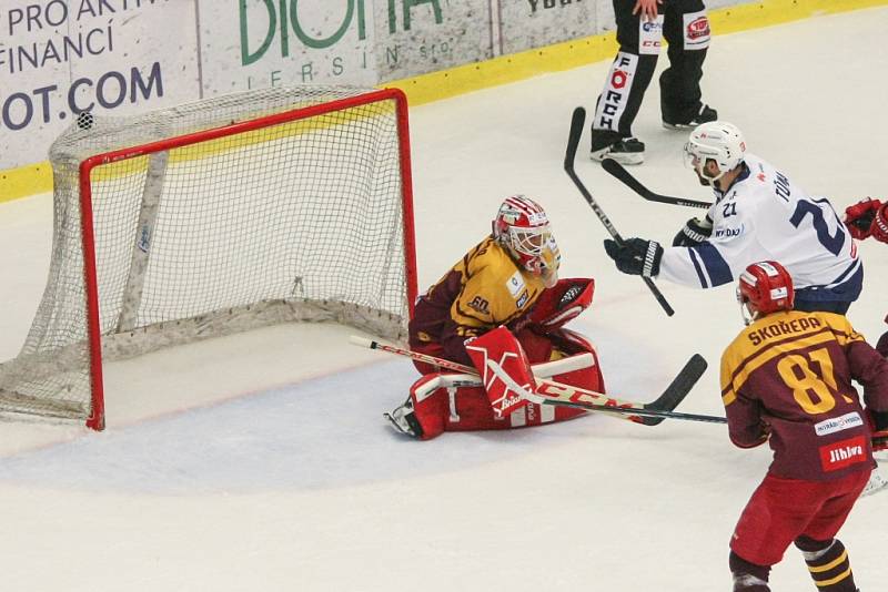  O první domácí prohře Jihlavy v letošním play-off první ligy rozhodly přesilové hry. Dukla dvojnásobnou početní výhodu v gól nepřetavila, Kladno ano.