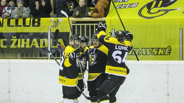 Celkem šestkrát se mohli radovat hokejisté Moravských Budějovic ve druhém zápase s Havlíčkovým Brodem, který porazili 6:3 a vyrovnali stav semifinálové série na 1:1.