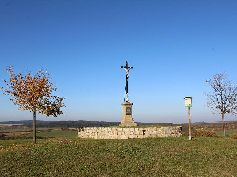 Jedna z nejkrásnějších vyhlídek na Třebíčsku, Hanzalův kopeček u Čáslavic.