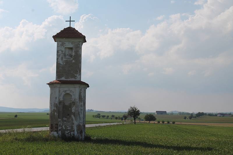 Kaplička, kterou bude nutné podle návrhu trasy obchvatu přemístit.