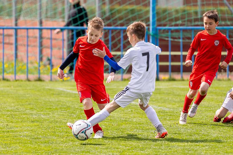 Už 38. ročník mezinárodního Memoriálu Štěpána Maruše fotbalových přípravek se v sobotu uskutečnil v Okříškách.