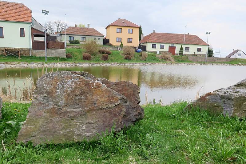 Poznáte obec na fotografii? Poradíme, že se nachází na severozápadním cípu Třebíčska.