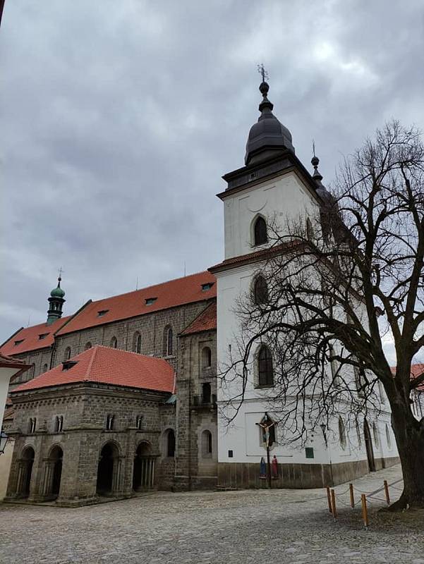 Zvonice byly upraveny barokně. Také jsou omítnuté. Barokní úpravy řídil věhlasný architek František Maxmilián Kaňka. Za něj byla omítnutá celá bazilika