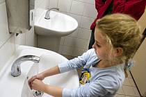 NEJLEPŠÍ PREVENCE. Nemoc špinavých rukou má mnohem menší šanci u každého, kdo dbá na hygienu.