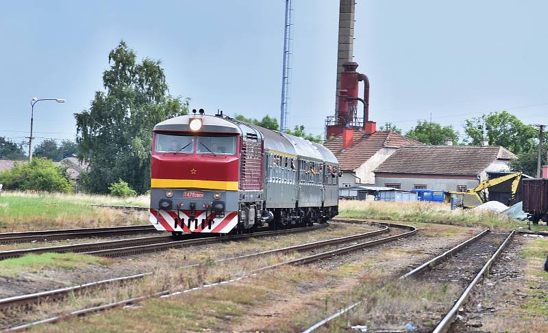 Sobotní oslavy zavítaly i na železniční stanici v Moravských Budějovicích, kde byla k vidění výstava modelového kolejiště, a vozidla spolků Máňa doprava a SVD-JMZ.