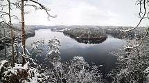 Putování po březích Dalešické přehrady. Podívejte se na fotografie