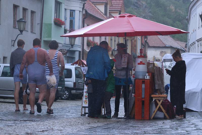 Oživené židovské město v Třebíči, to je tradiční letní kulturní akce. Uličky Zámostí o tomto víkendu plní návštěvníci, kteří si program moc užívají, i když občas přijde přeháňka. Foto: Deník/Karolína Jakubcová