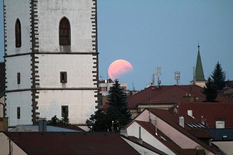 Zatmění měsíce v Třebíči.