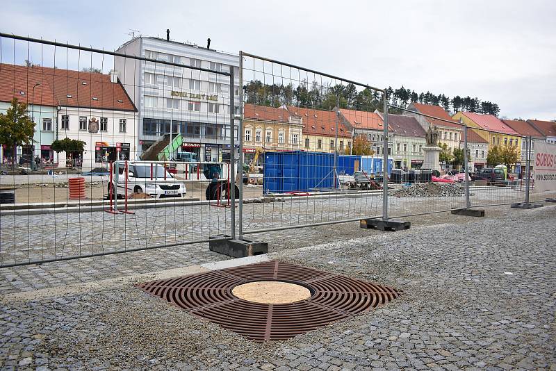 Revitalizace Karlova náměstí. Foto z října 2021.